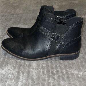 Clark’s Women's Collection Trish Strap Boots. Leather. Side zippers. Size 9.5
